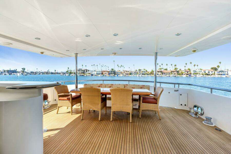 REVERIE 98ft Horizon Yacht For Sale