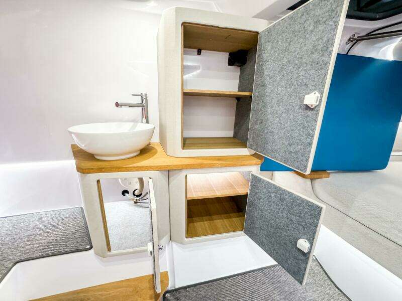 37ft Axopar Yacht For Sale