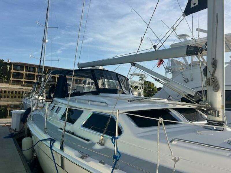 Navah 42ft Hunter Yacht For Sale