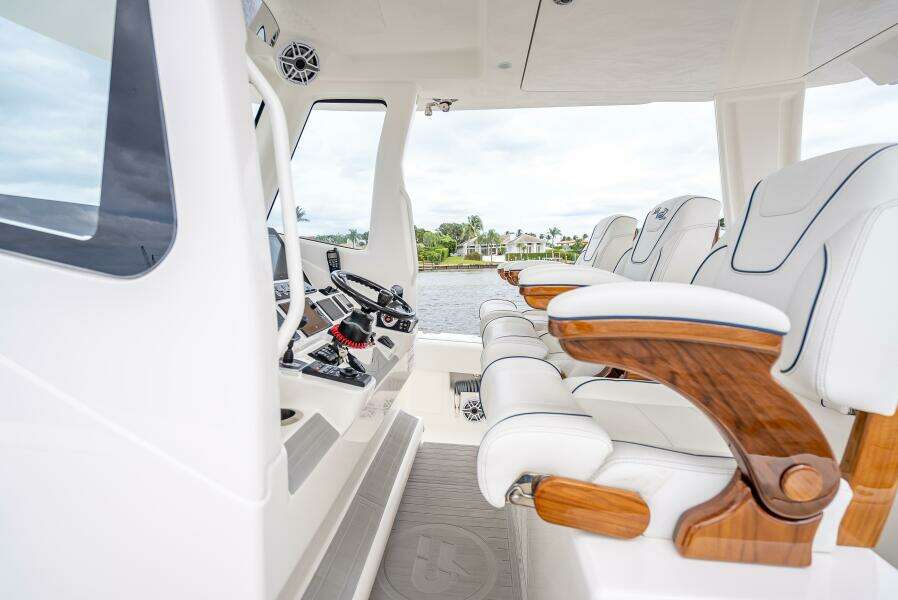 42ft SeaVee Yacht For Sale