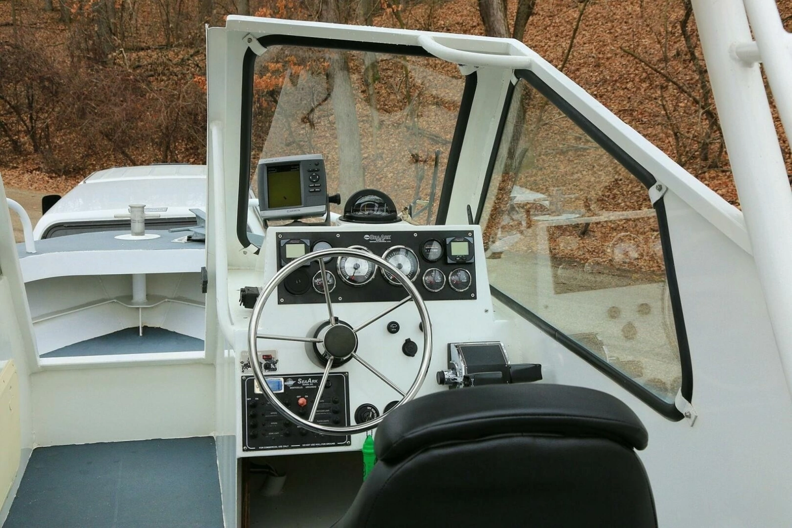 2002 SeaArk 25 V Commander SAMA 1365