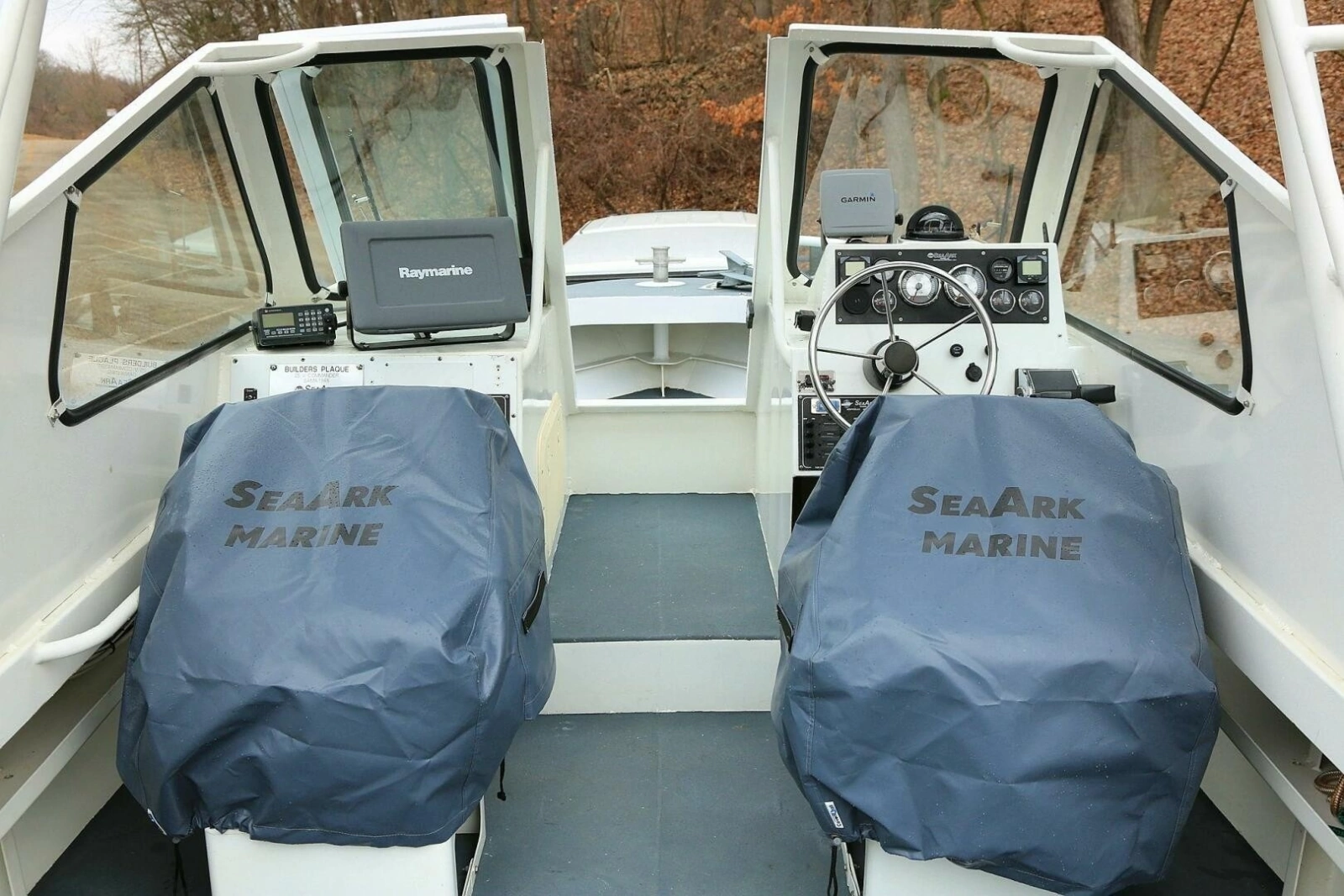 2002 SeaArk 25 V Commander SAMA 1365
