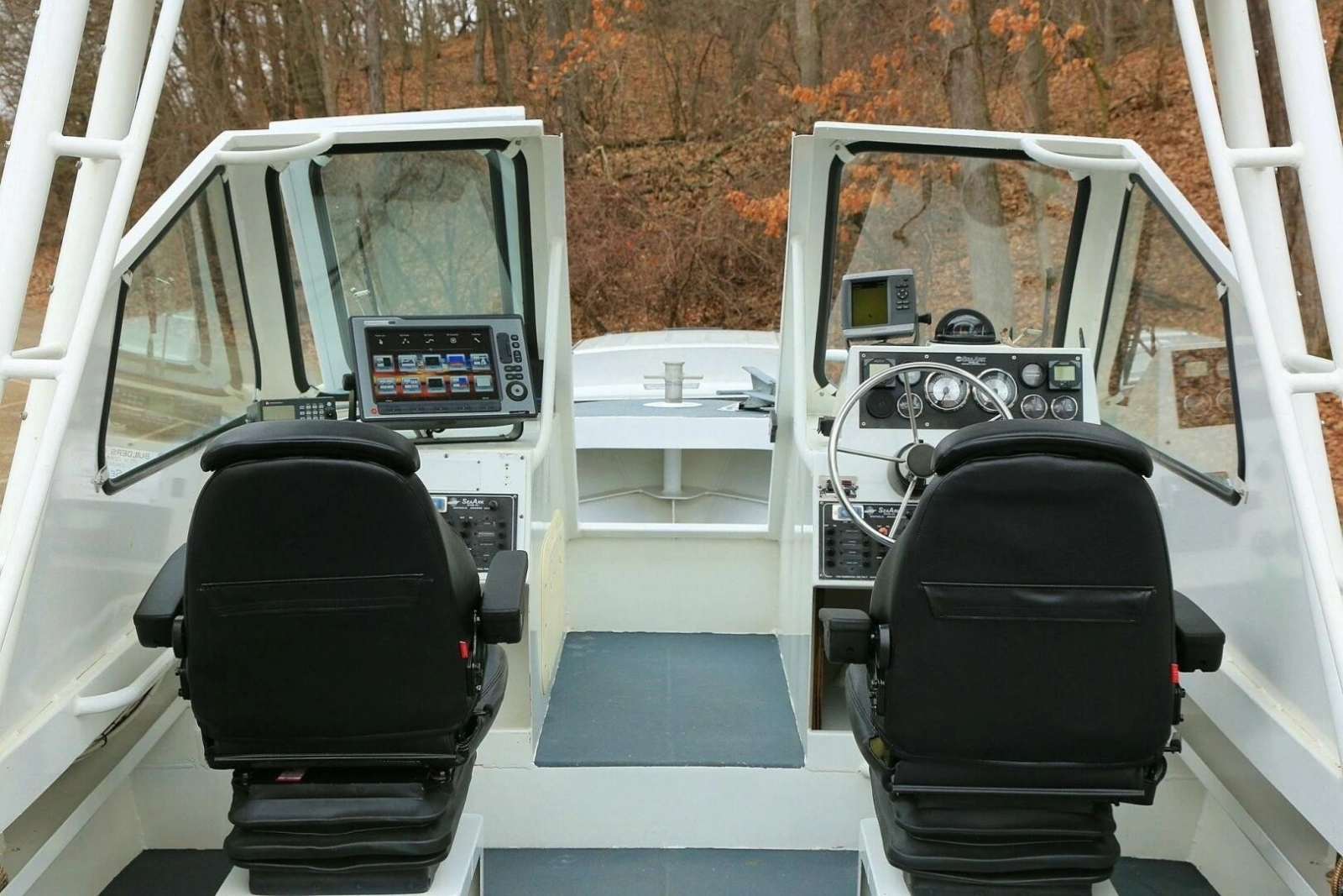 2002 SeaArk 25 V Commander SAMA 1365