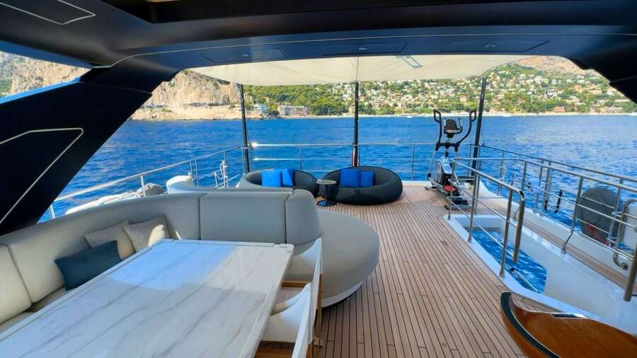 CHILLIN rsquo  88ft Azimut Yacht For Sale