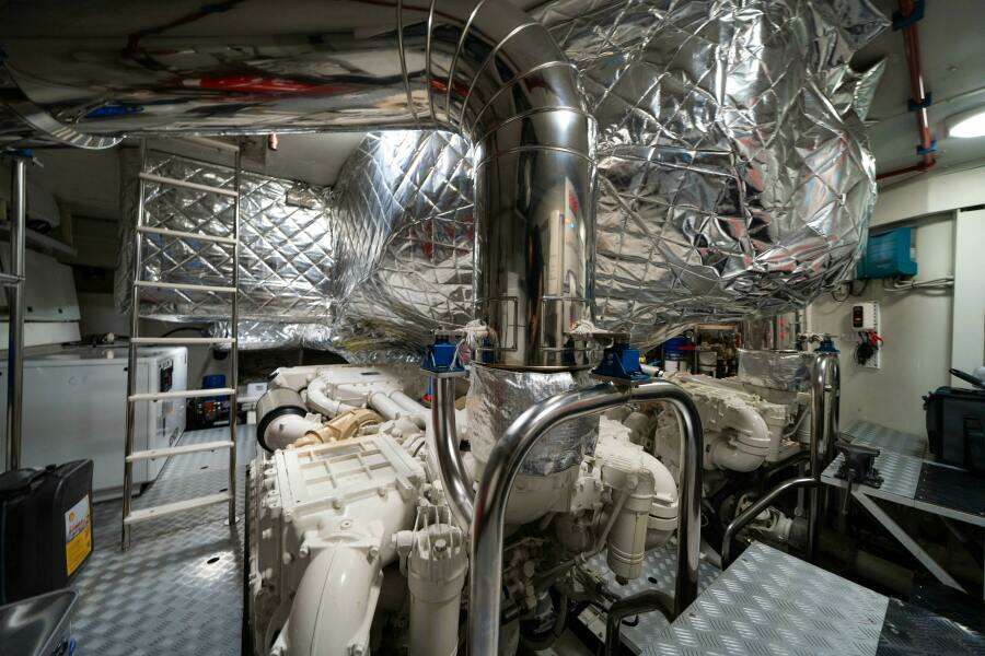 CHILLIN rsquo  88ft Azimut Yacht For Sale