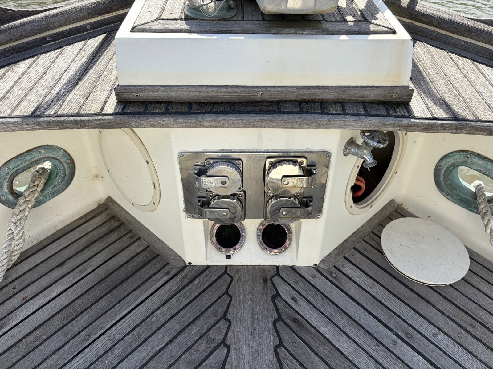 1986 Grand Banks Classic