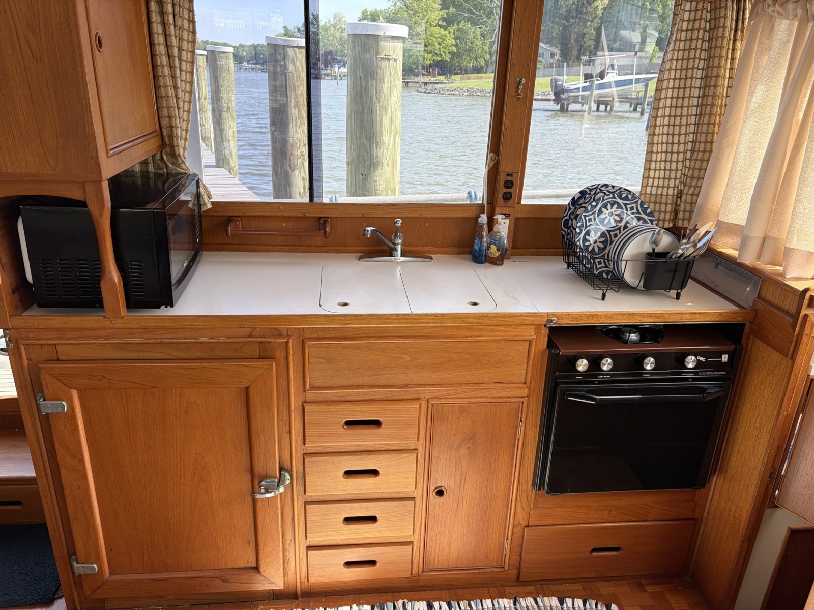 1986 Grand Banks Classic