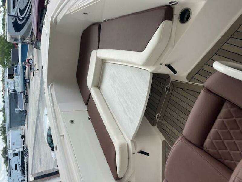 32ft Everglades Yacht For Sale