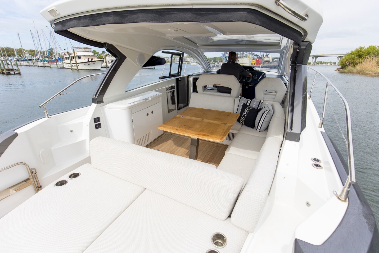 2022 Beneteau 41 Grand Turismo War Downs Eagle Topside (9)