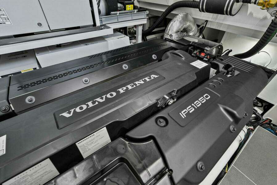 2026 Absolute 70 Navetta - Engine Room