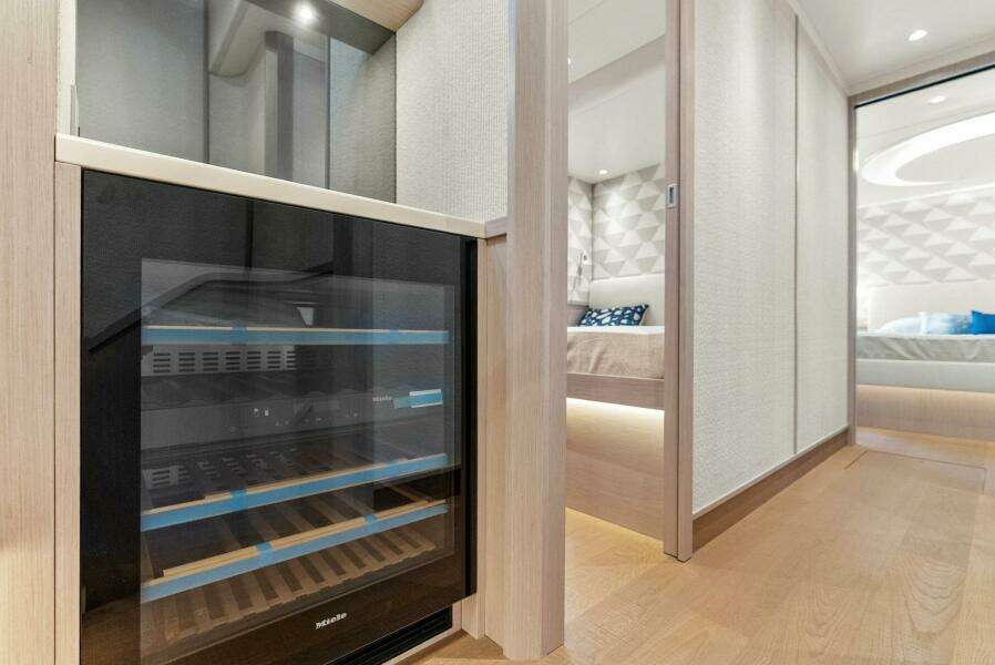 2026 Absolute 70 Navetta