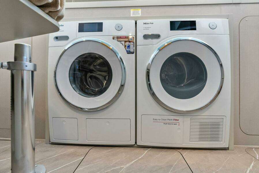 2026 Absolute 70 Navetta - Washer and Dryer 