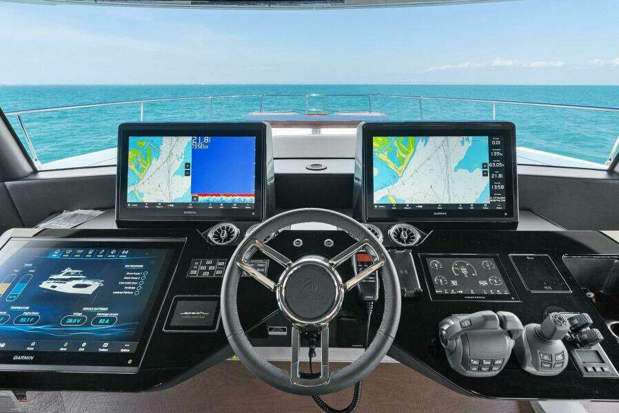 2026 Absolute 70 Navetta - Helm