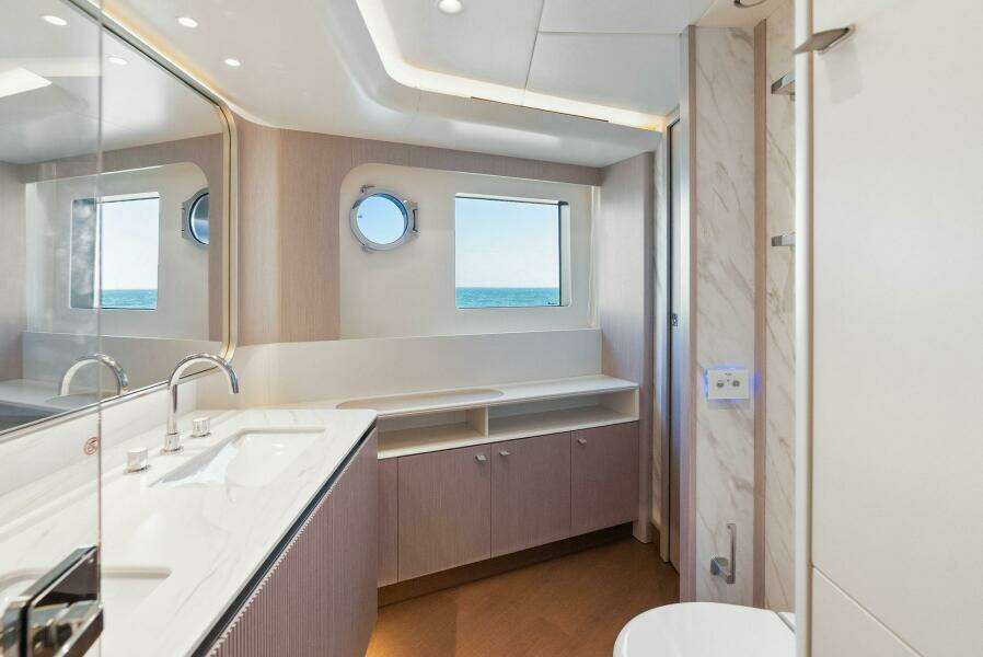 2026 Absolute 70 Navetta - Head