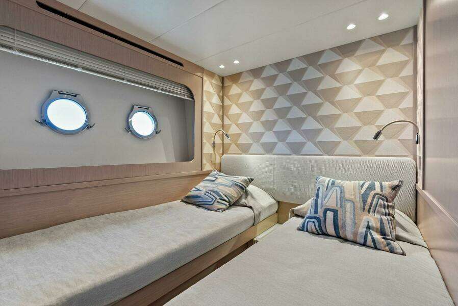 2026 Absolute 70 Navetta - Stateroom