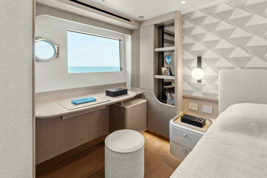 2026 Absolute 70 Navetta - Stateroom