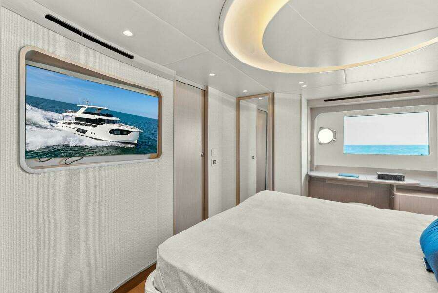 2026 Absolute 70 Navetta - Stateroom