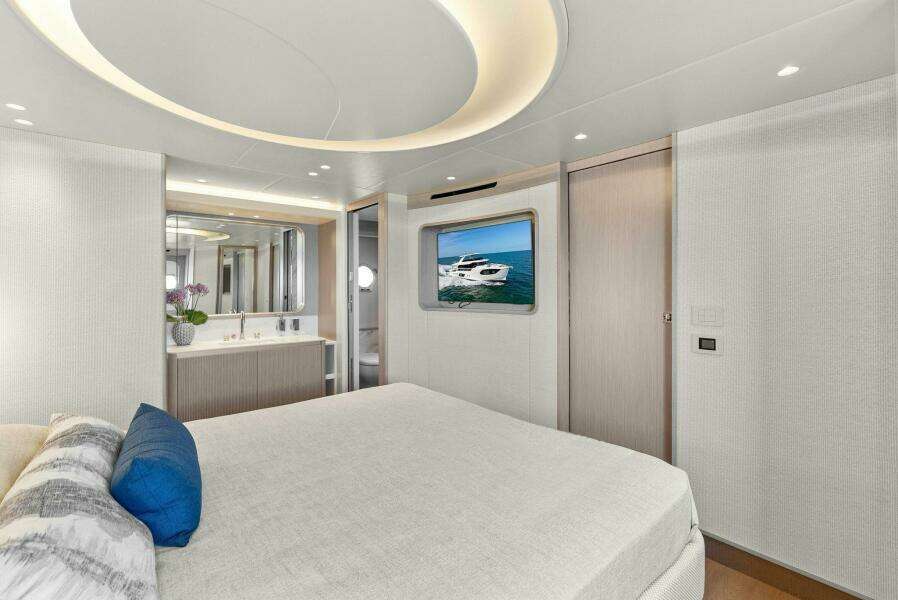 2026 Absolute 70 Navetta - Stateroom 
