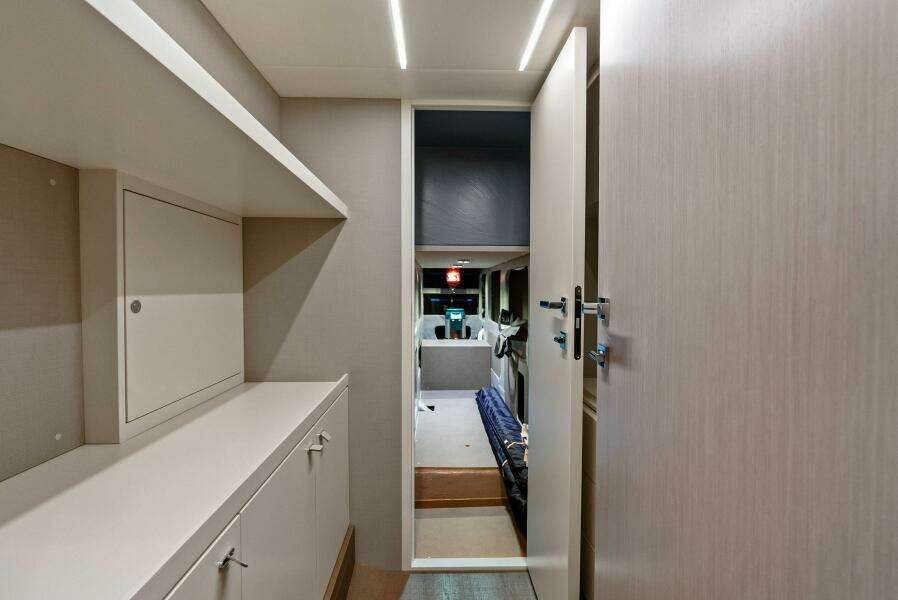2026 Absolute 70 Navetta - Engine Room
