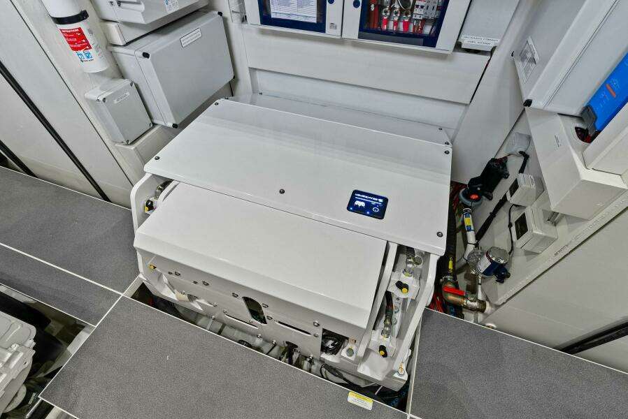 2026 Absolute 70 Navetta - Engine Room