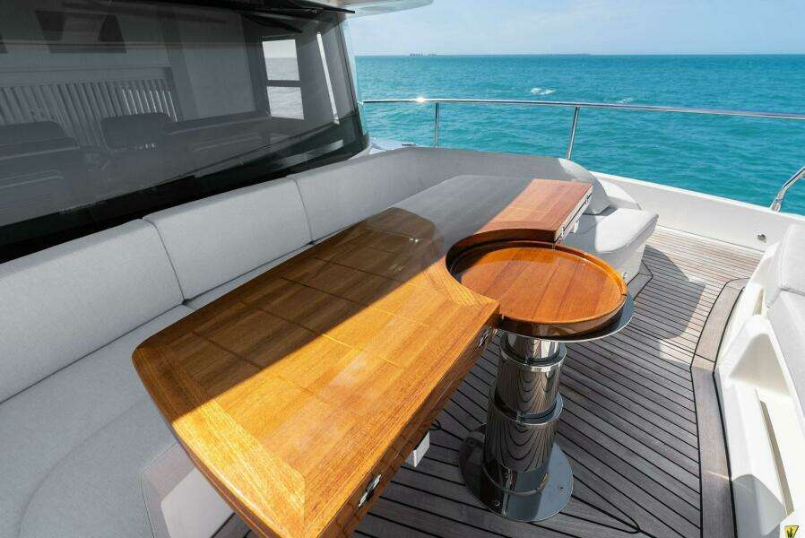 2026 Absolute 70 Navetta - Foredeck