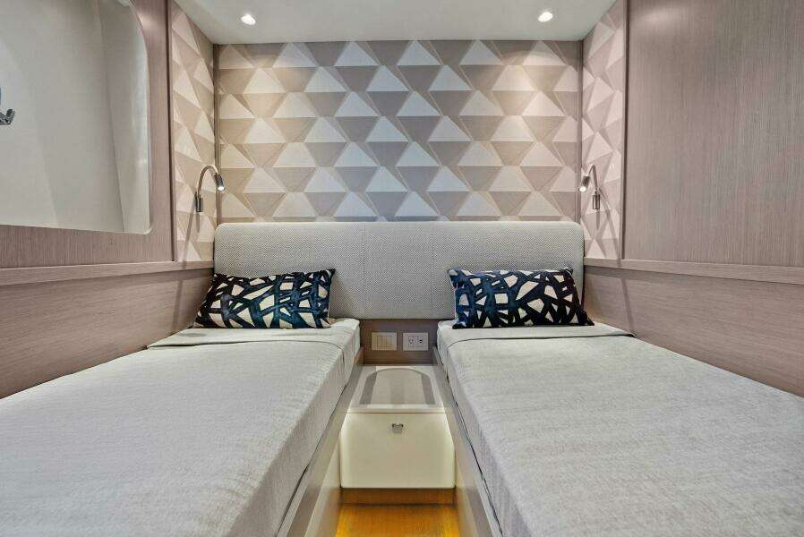 2026 Absolute 70 Navetta - Stateroom 