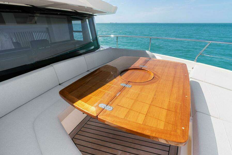 2026 Absolute 70 Navetta - Foredeck