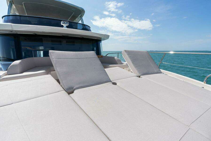 2026 Absolute 70 Navetta - Foredeck