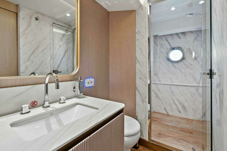 2026 Absolute 70 Navetta - Head