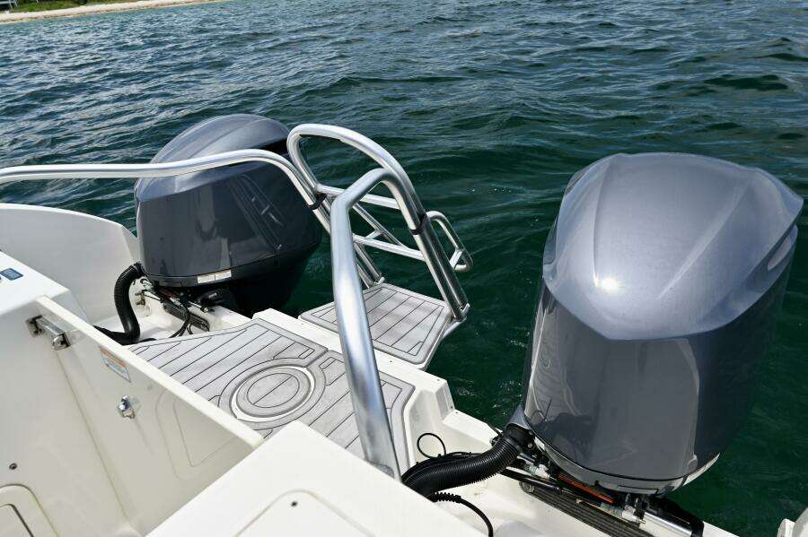 32ft World Cat Yacht For Sale