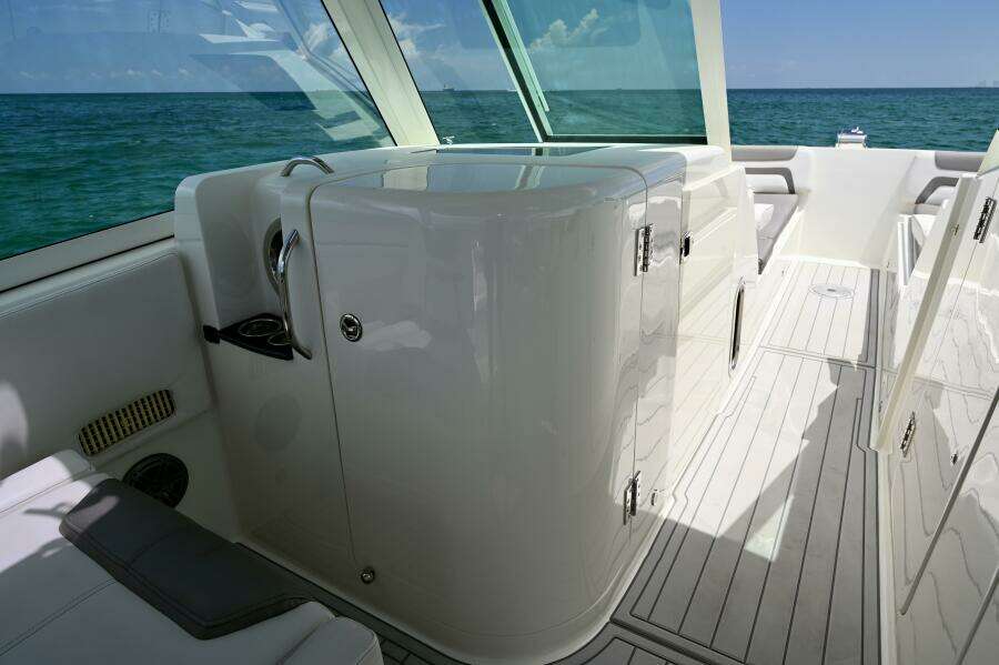 32ft World Cat Yacht For Sale