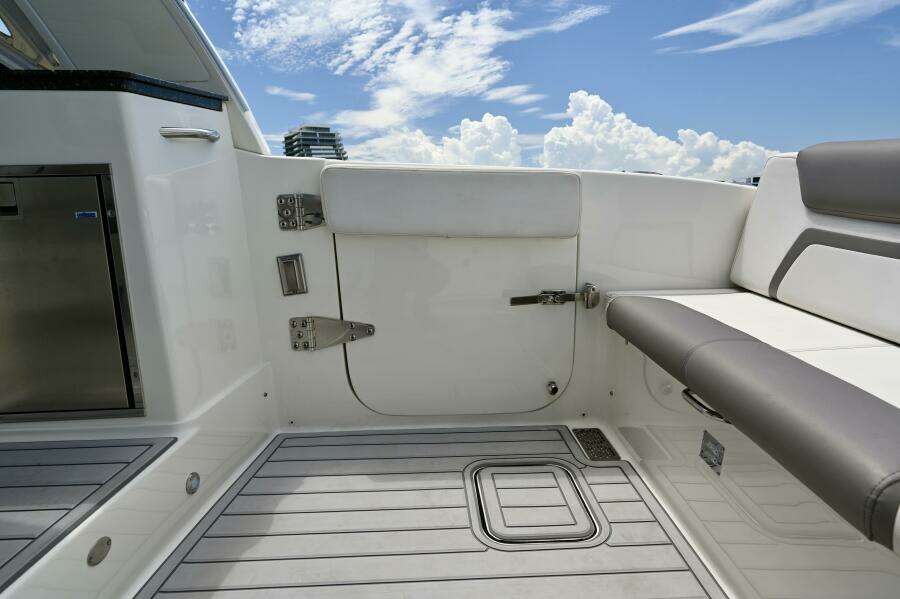 32ft World Cat Yacht For Sale