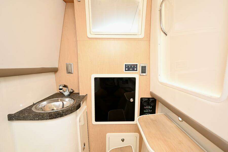 32ft World Cat Yacht For Sale