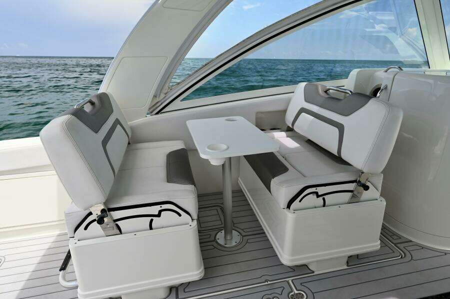 32ft World Cat Yacht For Sale