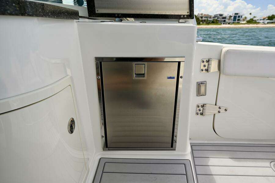 32ft World Cat Yacht For Sale