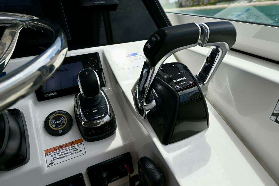 32ft World Cat Yacht For Sale