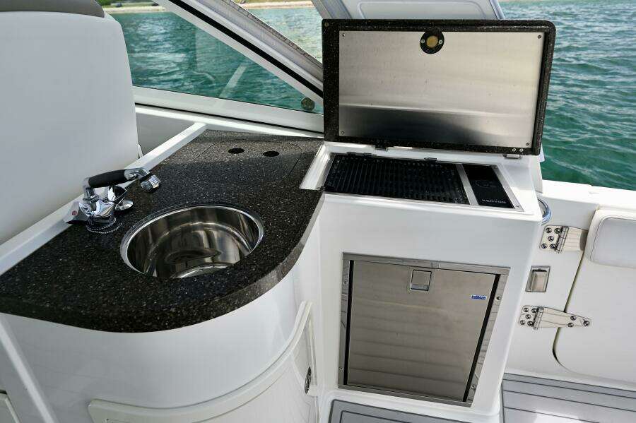 32ft World Cat Yacht For Sale