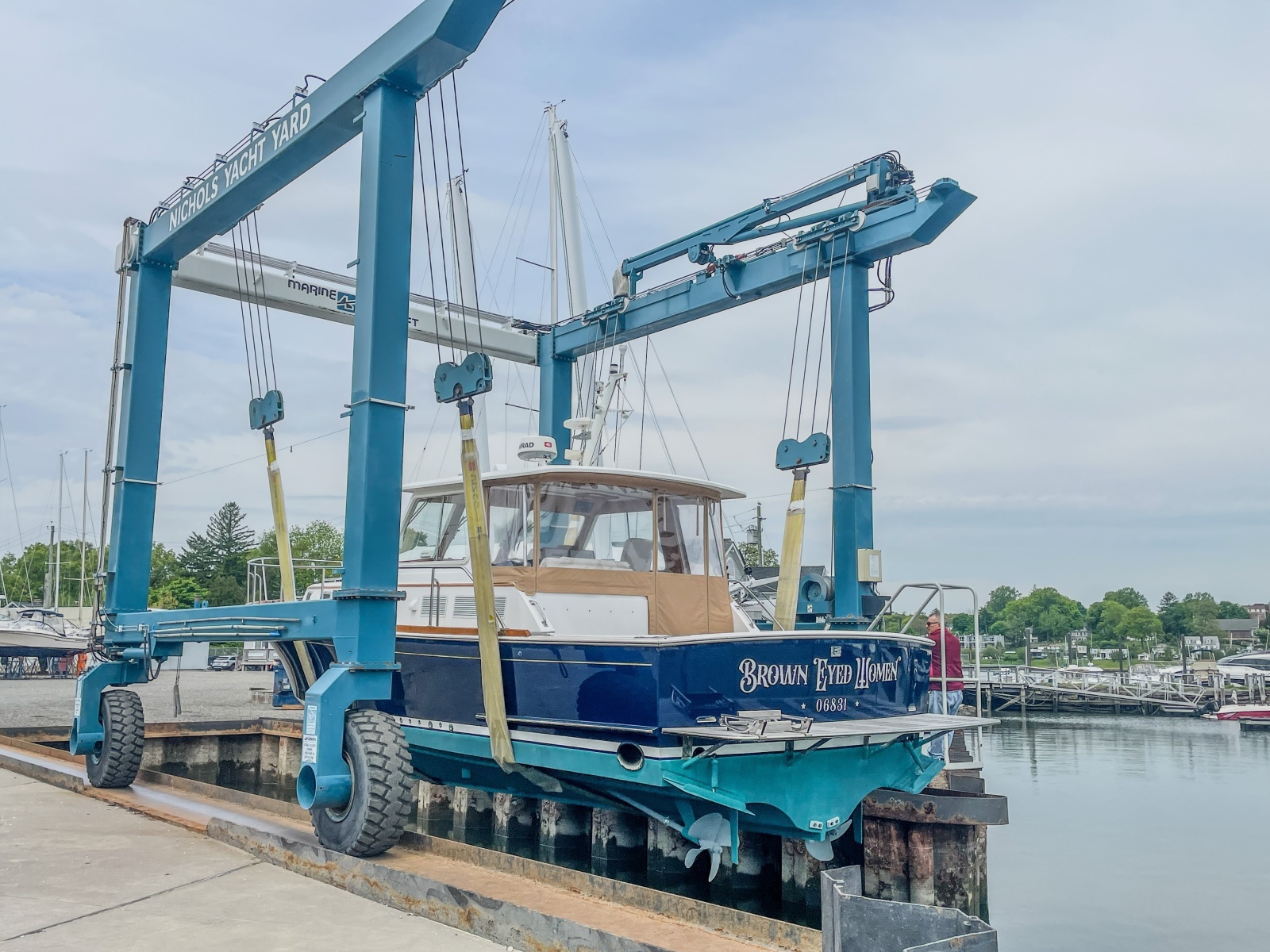 2001 Grand Banks Eastbay 38HX splash in