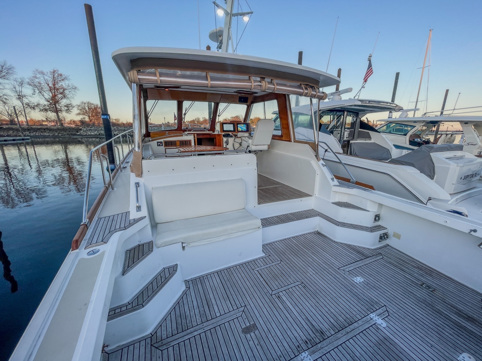 2001 Grand Banks Eastbay 38HX port aft deck