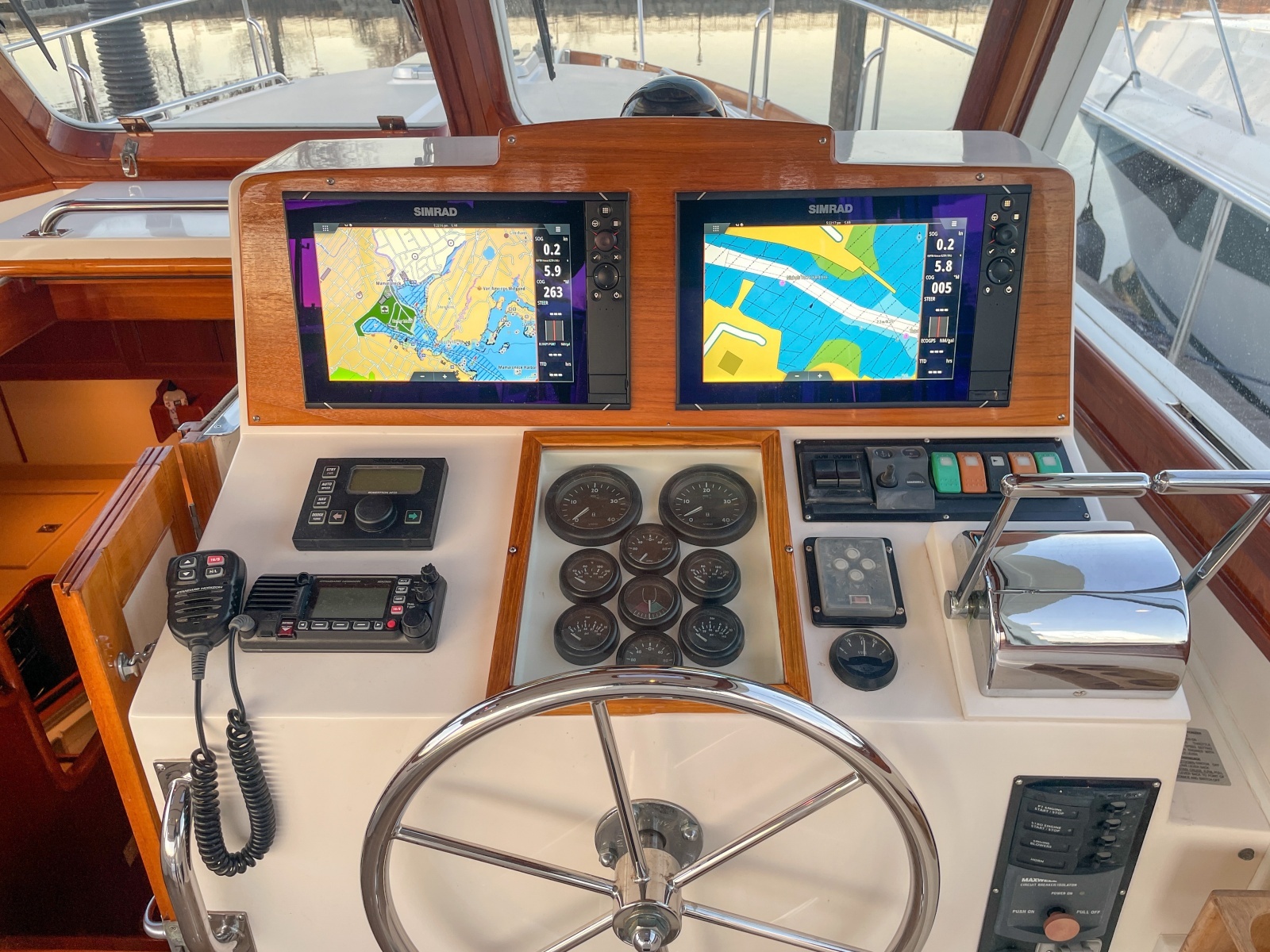 2001 Grand Banks Eastbay 38HX helm