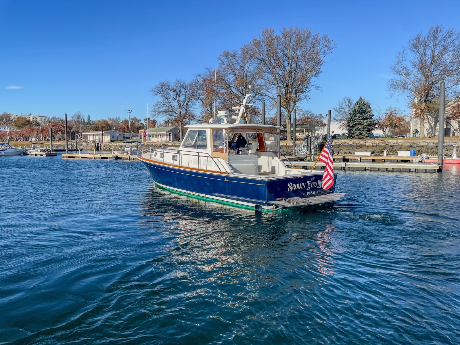 2001 Grand Banks Eastbay 38HX port hind quarter
