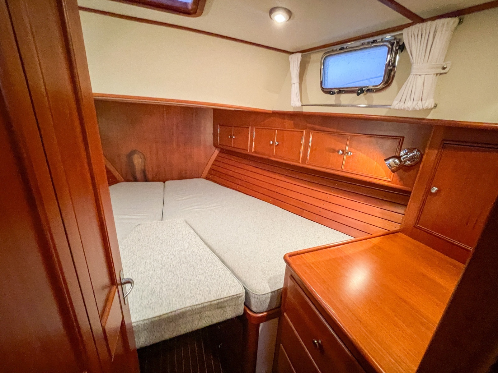2001 Grand Banks Eastbay 38HX V-berth with filler pad