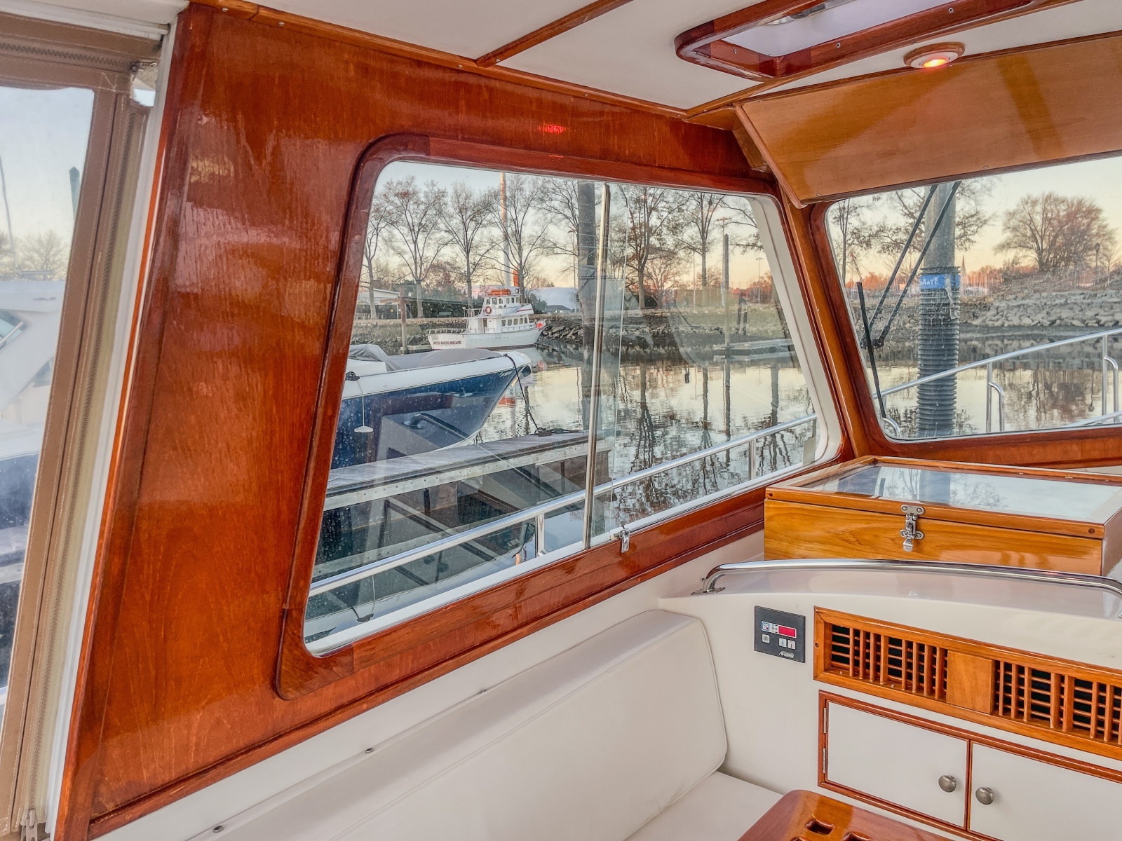 2001 Grand Banks Eastbay 38HX refinished woodworking
