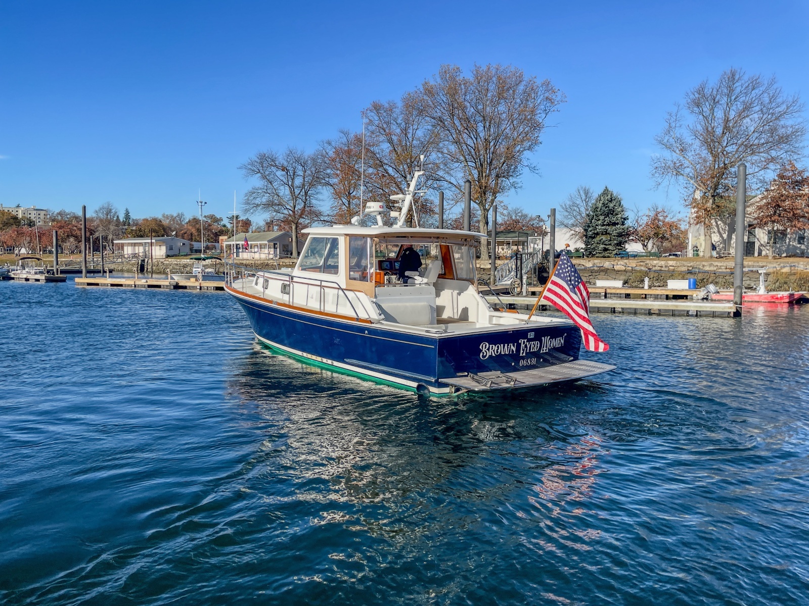 2001 Grand Banks Eastbay 38HX port hind quarter