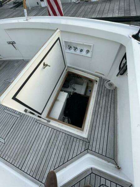 Grand Banks Eastbay 38 HX