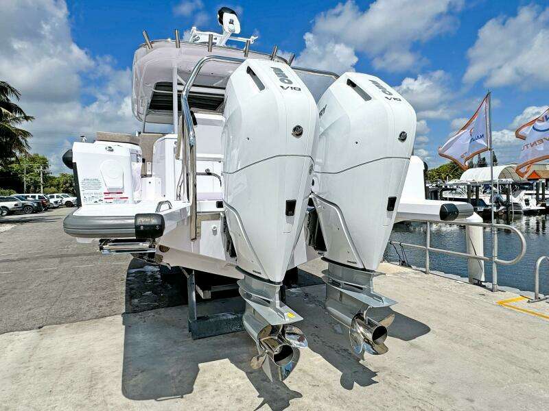 37ft Axopar Yacht For Sale