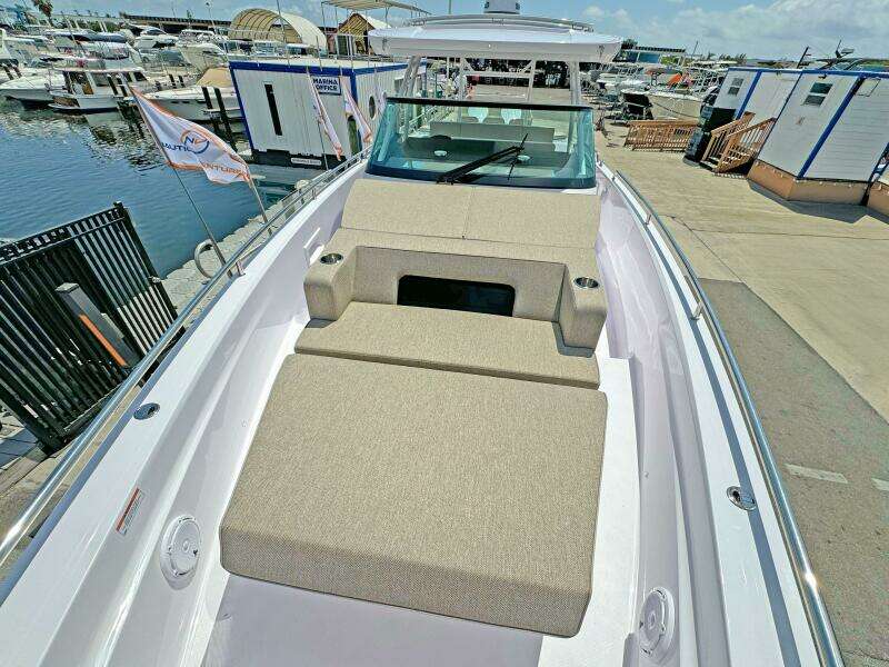 37ft Axopar Yacht For Sale