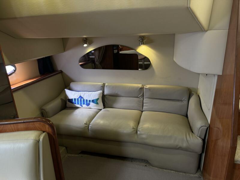 2005 Cruisers Yachts 320