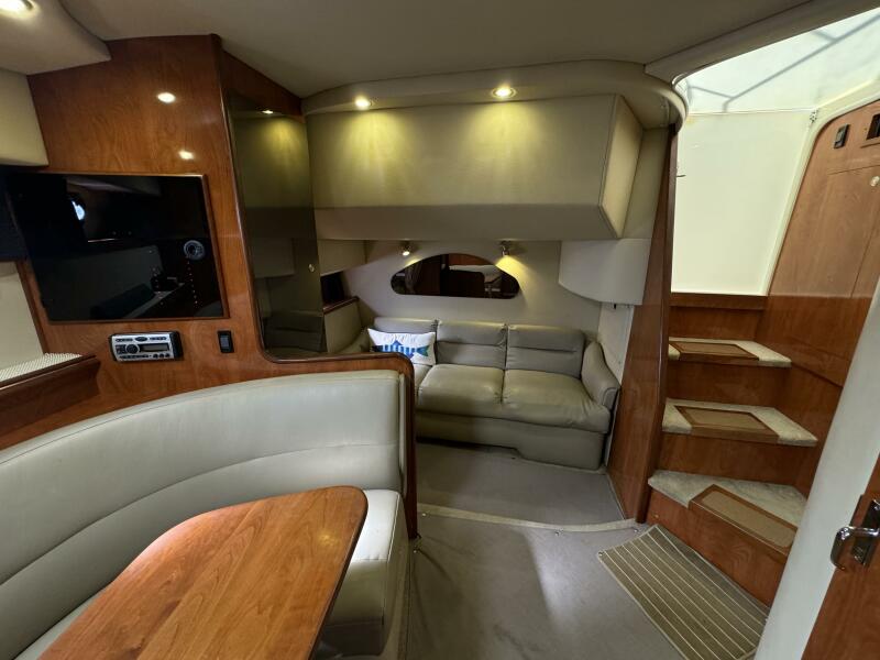 2005 Cruisers Yachts 320