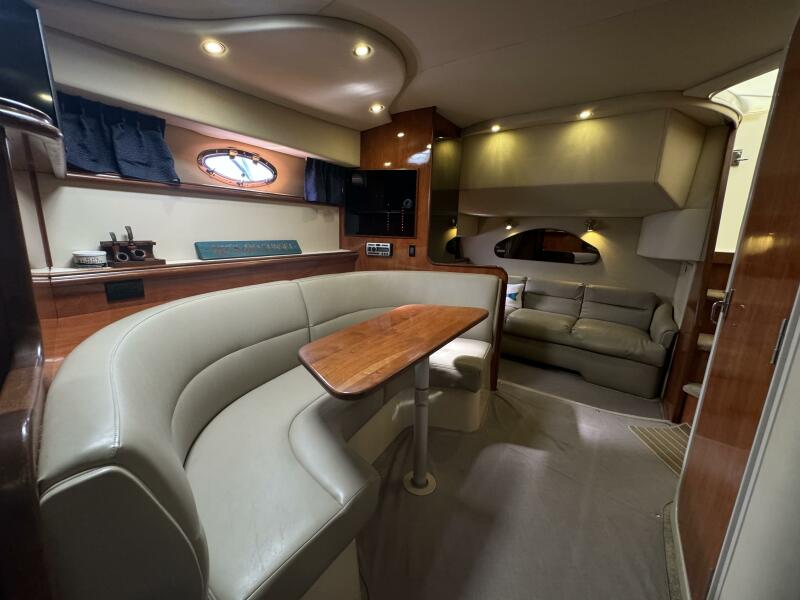2005 Cruisers Yachts 320